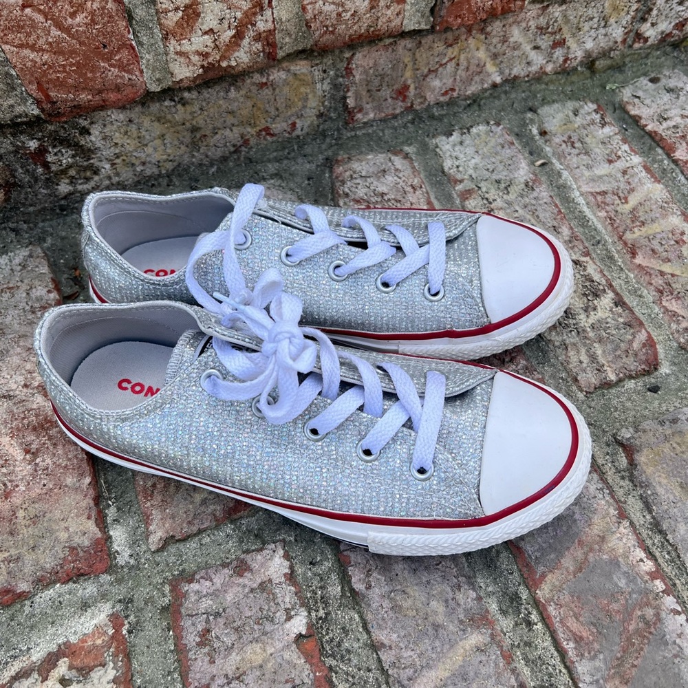 Girls converse
